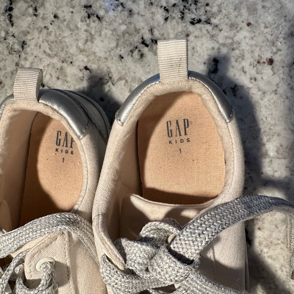 Gap Kids White Canvas Sneakers with sparkly rainbow trim - Picture 4 of 5